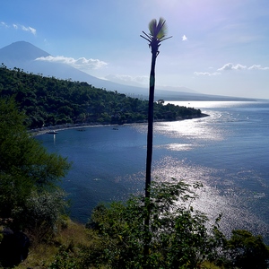 Plage et volcan à Bali sous la lumièrevive - Bali  - collection de photos clin d'oeil, catégorie paysages